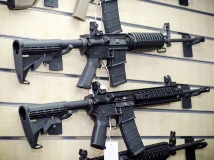 gerebek_diskotik_personil_poldasu_dapat_perlawanan