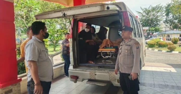 geser_kabel_di_atas_muatan_truk_warga_tebing_tinggi_tewas_tersengat_listrik