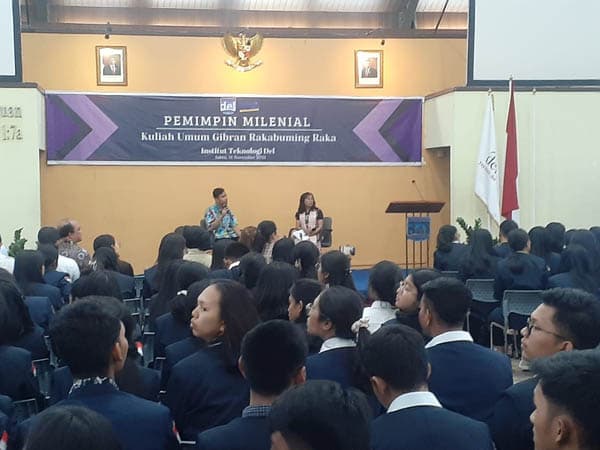 gibran_rakabuming_beri_kuliah_umum_ke_mahasiswa_it_del_laguboti