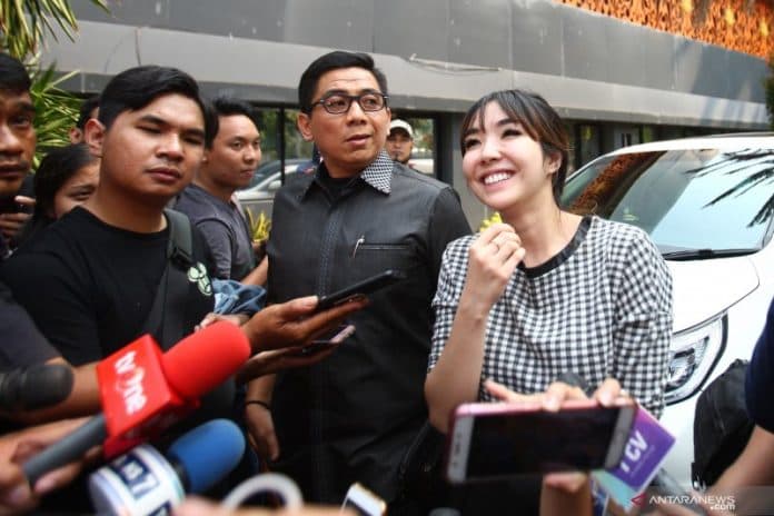 gisella_anastasia_komentari_video_syur_mirip_nagita_slavina