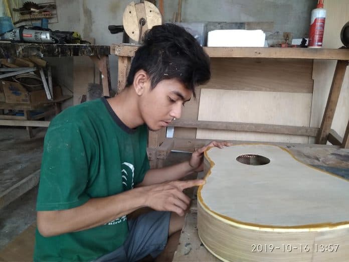 gitar_siantar_membentang_laba_dari_bisnis_kreatif
