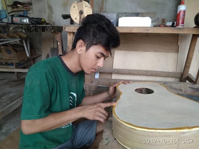 gitar_siantar_membentang_laba_dari_bisnis_kreatif