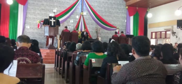 gkpi_jemaat_khusus_perumnas_helvetia_medan_rayakan_jumat_agung