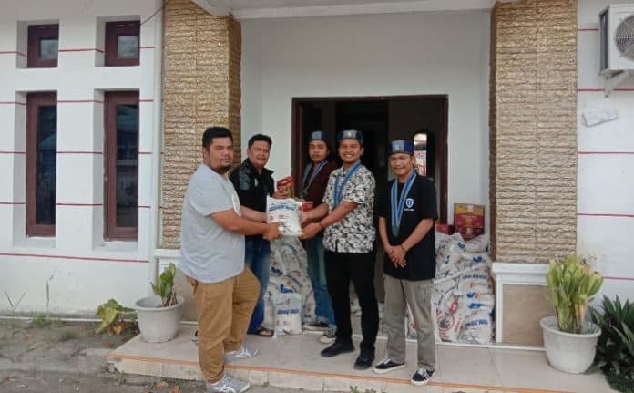 gmki_medan_salurkan_beras_dan_minyak_goreng_untuk_korban_kebakaran_pasar_tarutung