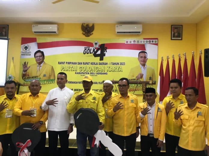 golkar_deli_serdang_gelar_rapim_dan_rakerda_berangkatkan_umrah_gratis_serta_bagikan_mobil_ambulan