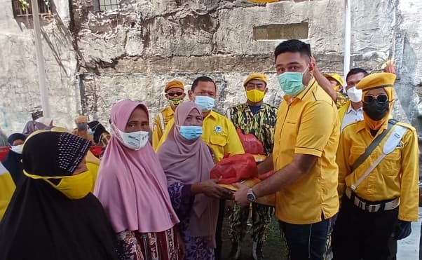 golkar_sumut_bagi_sembako_kepada_masyarakat_terdampak_covid_19