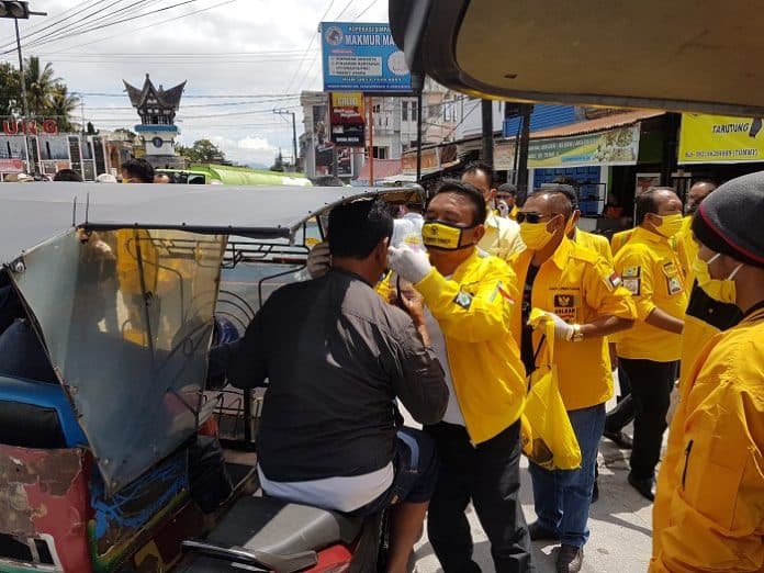 golkar_taput_bagikan_3000_masker_dan_pencuci_tangan