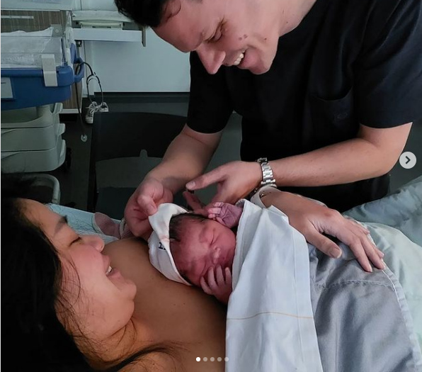 gracia_indri_lahirkan_anak_pertama_di_belanda