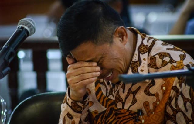 gratifikasi_suap_rp64_miliar_eks_bupati_cirebon_sunjaya_pun_disidangkan