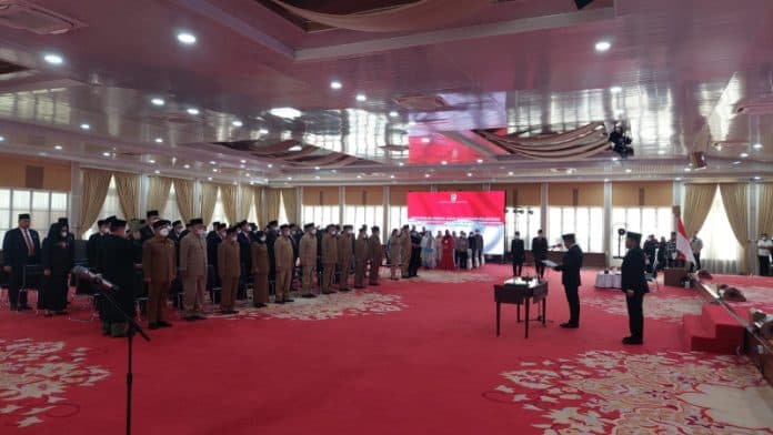 gubernur_edy_lantik_pejabat_pimpinan_tinggi_pratama_dan_administrator_ada_yang_kembali_ke_posisi_semula