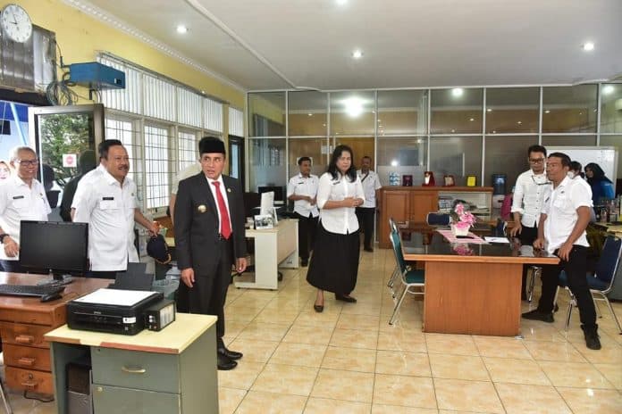 gubernur_edy_pastikan_pelayanan_publik_di_hari_pertama_kerja_berjalan_normal
