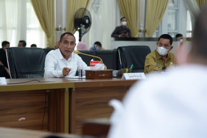 gubernur_edy_rahmayadi_bersama_dprd_padanglawas_bahas_kondisi_pemerintahan_hingga_kesehatan_bupatinya