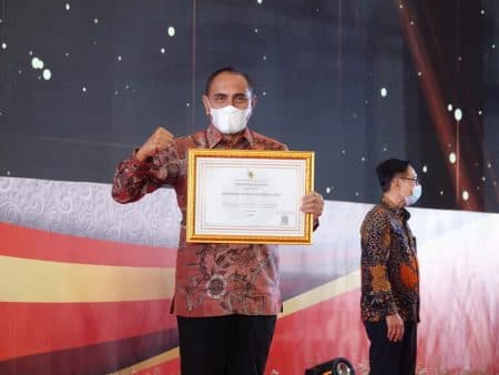 gubernur_edy_rahmayadi_terima_anugerah_meritokrasi_dari_kasn