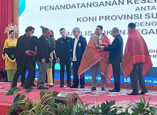 gubernur_sumut_ajak_menpora_malaysia_berdarah_batak_kunjungi_kampung_halaman