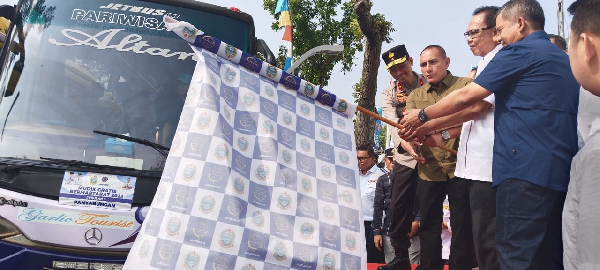 gubernur_sumut_lepas_3500_pemudik_gratis_dengan_total_94_bus
