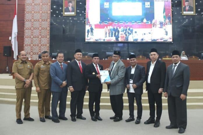 gubernur_sumut_sampaikan_nota_keuangan_dan_ranperda_p_apbd_sumut_2023_target_pad_1121