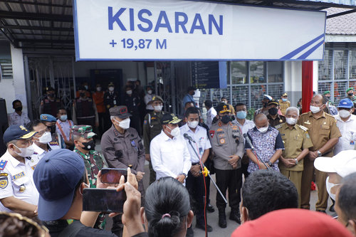 gubsu_dan_kapolda_pantau_langsung_persiapan_ops_ketupat_di_stasiun_ka_kisaran