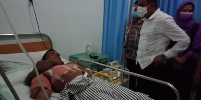 gubsu_jenguk_pemuda_yang_berhasil_diangkat_tumornya_seberat_30_kg