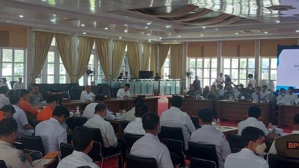 gubsu_segera_bentuk_tim_terpadu_tangani_banjir_di_sumut