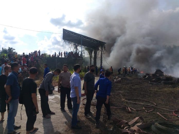 gudang_di_jalan_amd_kota_tebing_tinggi_terbakar