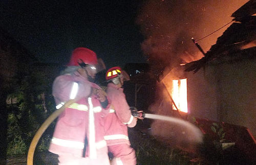 gudang_di_jalan_farel_pasaribu_siantar_terbakar