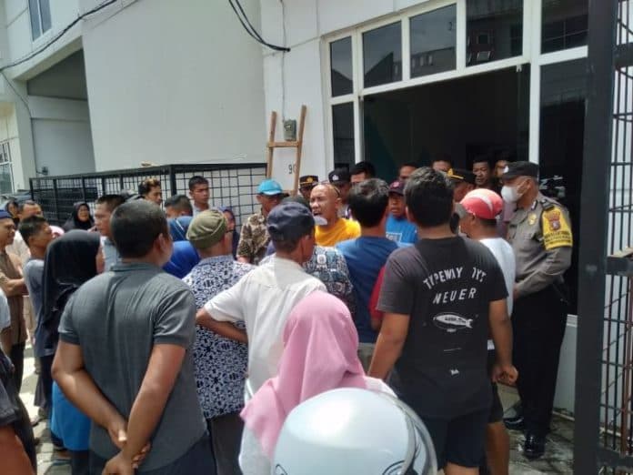 gudang_dijadikan_gereja_didemo_warga_tanjung_morawa