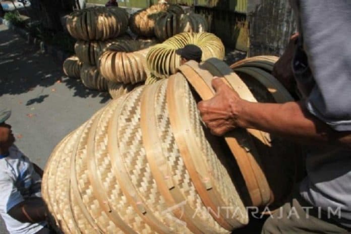 gudang_garam_dorong_warga_manfaatkan_bambu_untuk_kerajinan