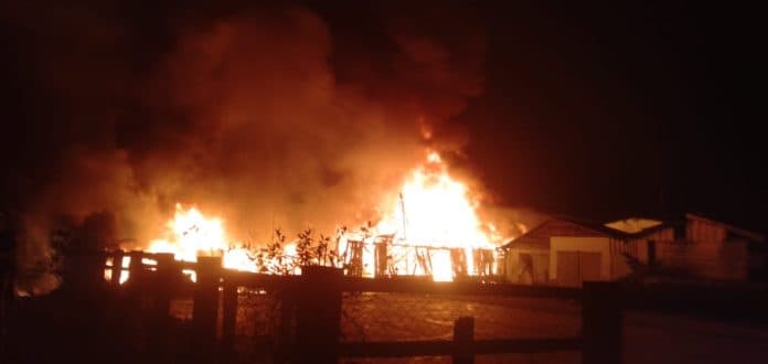 gudang_ikan_di_pagurawan_ludes_dilalap_sijago_merah