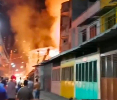 gudang_kosong_di_jalan_ar_hakim_medan_ludes_terbakar
