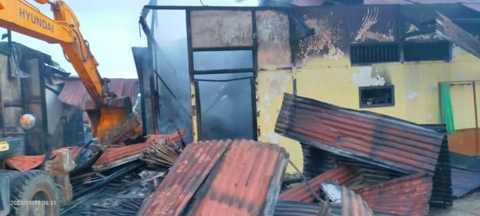 gudang_logistik_dan_ruang_koperasi_polres_dairi_terbakar