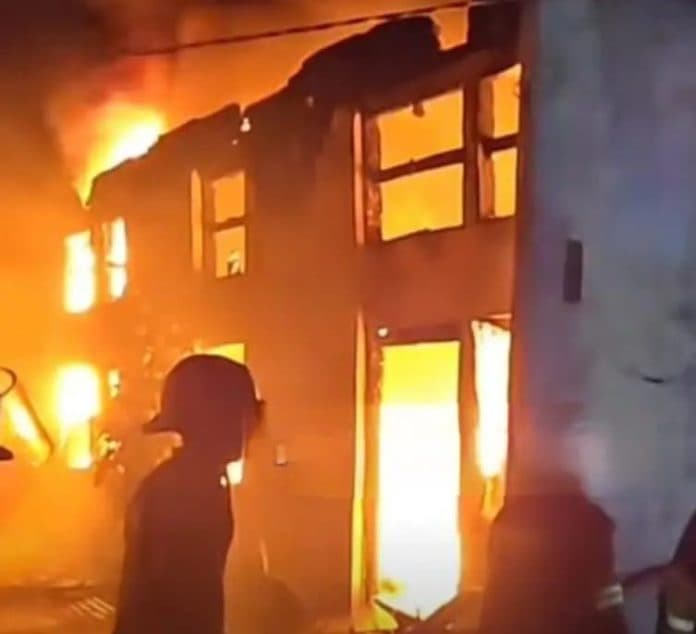 gudang_pengoplosan_minyak_di_medan_labuhan_terbakar_1_orang_tewas