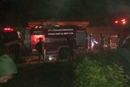gudang_tempat_usaha_pembuatan_arang_di_dairi_musnah_terbakar