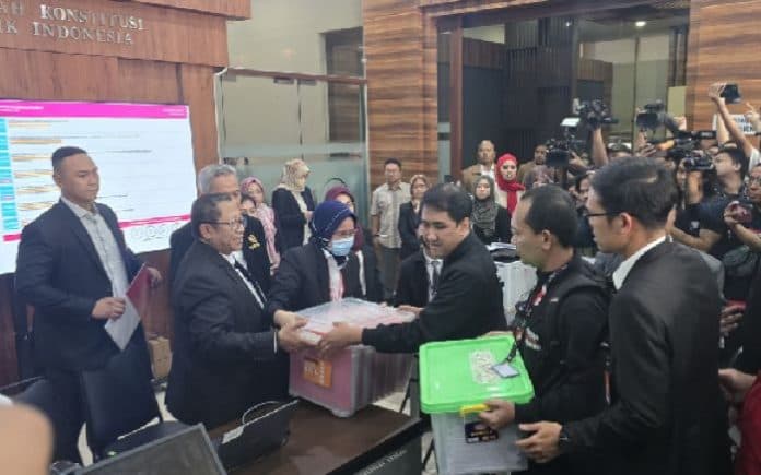 gugatan_hasil_pilpres_2024_tpn_ganjar_mahfud_resmi_terdaftar_di_mk