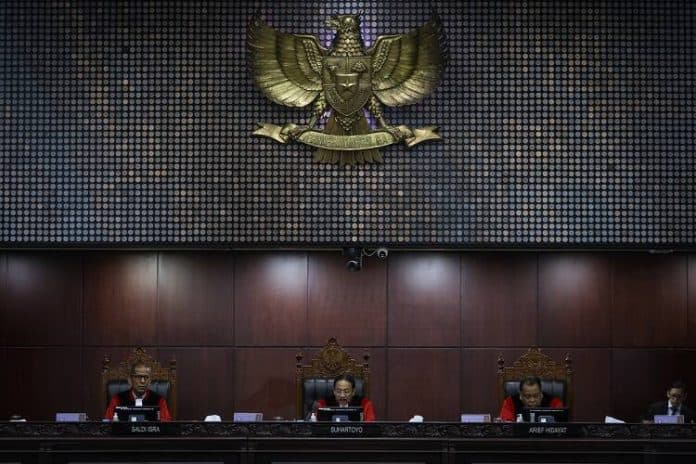 gugatan_periodesasi_kepala_daerah_dipercepat_dikabulkan_mk