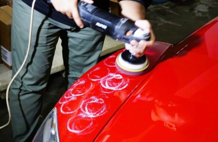 gunakan_cara_ini_menghilangkan_bercak_jamur_dari_cat_mobil_bekas