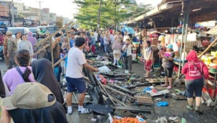 gunakan_fasum_satpol_pp_medan_tertibkan_pedagang_pasar_sei_kambing_dan_kampung_lalang