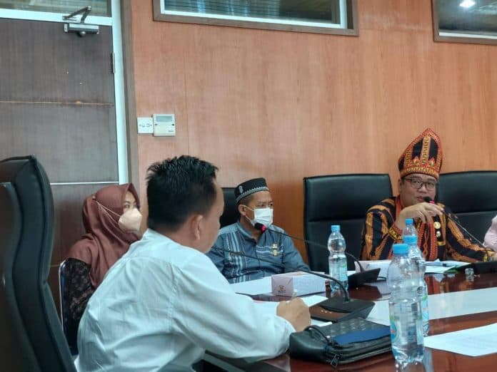 gunakan_timbangan_ikan_dinkes_medan_dituding_tak_serius_tangani_stunting