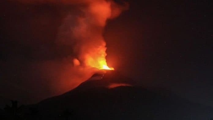gunung_lewotobi_108_kali_meletus_masyarakat_jangan_beraktivitas_radius_5_km