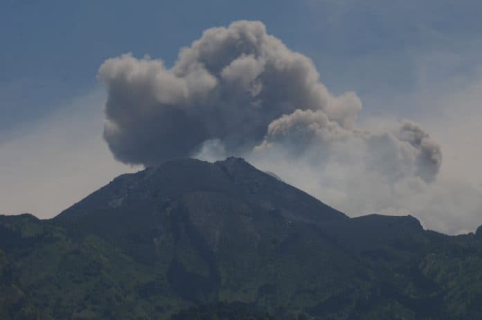gunung_merapi_erupsi_warga_diimbau_waspadai_hujan