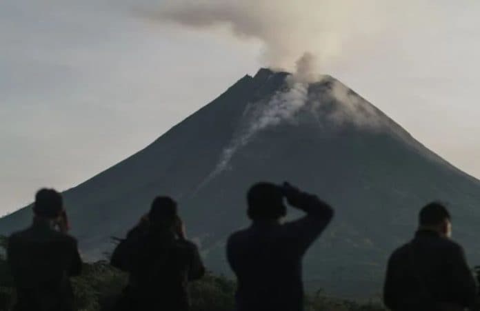 gunung_merapi_tercatat_97_kali_gempa_guguran_selama_satu_jam