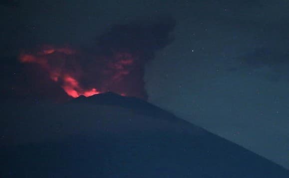gunung_ruang_di_sulut_meletus_dan_erupsi_warga_diminta_waspada