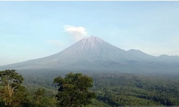 gunung_semeru_kembali_erupsi_kolom_letusan_capai_700_meter