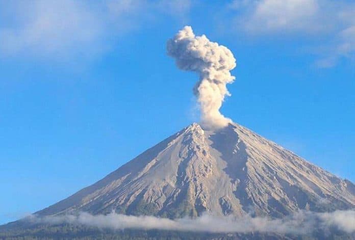 gunung_semeru_kembali_erupsi_pvmbg_imbau_warga_waspada