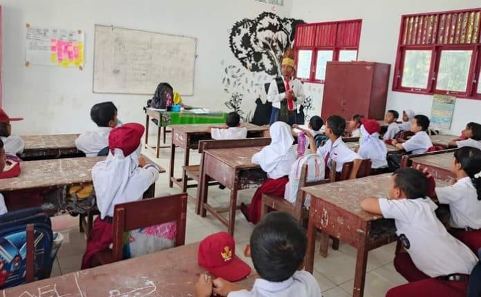 guru_dan_orang_tua_di_simalungun_antusias_menyambut_kenaikan_gaji