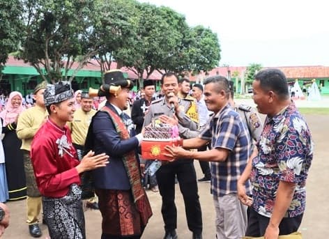 guru_di_batu_bara_kena_prank_personel_polres