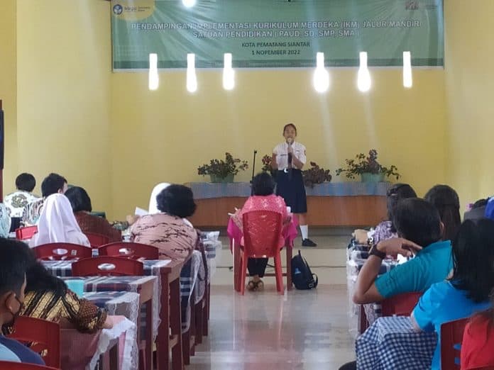 guru_di_siantar_kecewa_ruu_sisdiknas_hapus_bahasa_inggris_dari_mapel_wajib