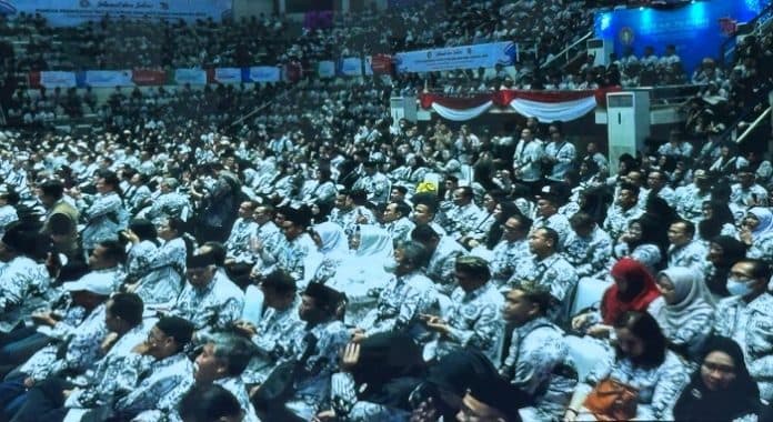 guru_sertifikasi_di_simalungun_sambut_kenaikan_gaji_nasib_guru_non_sertifikasi