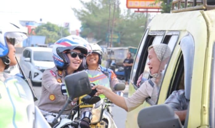 h_2_lebaran_kasat_lantas_polres_tebing_tinggi_tertib_berlalu_lintas_dan_hati_hati_di_perjalanan