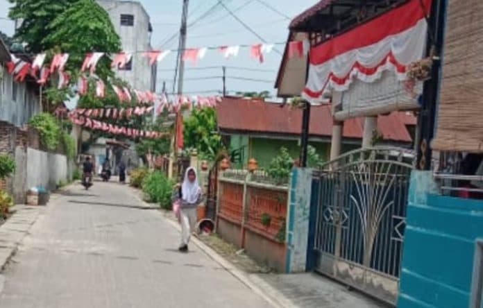 h_2_peringatan_hut_ke_79_ri_gang_bukit_batu_ganjang_tebing_tinggi_tampak_dihiasi_merah_putih