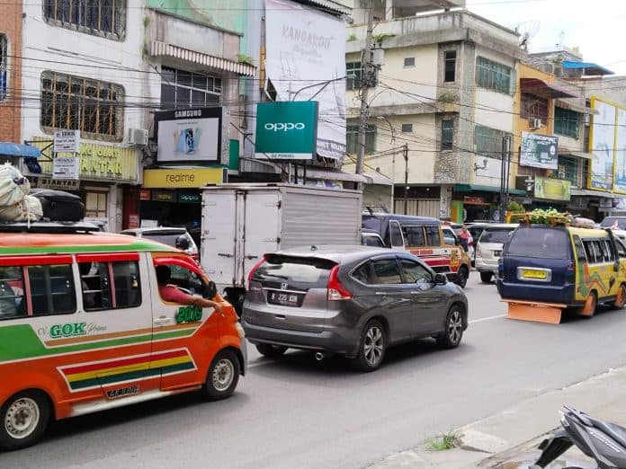h_2_tahun_baru_2023_lalu_lintas_di_pusat_kota_siantar_terpantau_ramai_dan_lancar